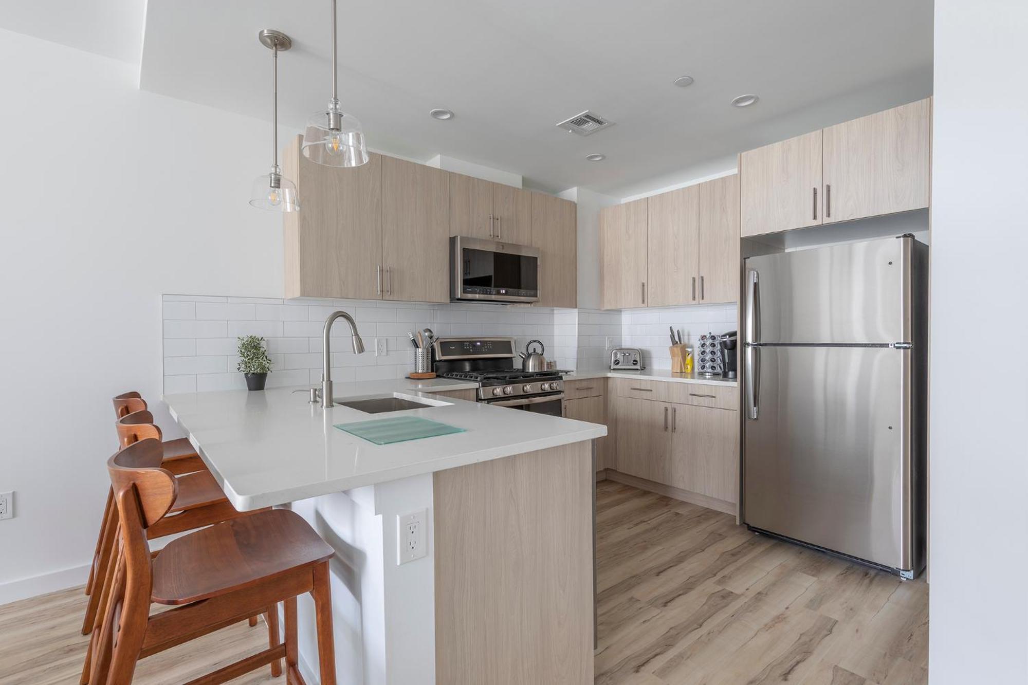 Sun-kissed 3br Loft With Patio Minutes To Nyc Apartment